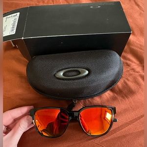 BRAND NEW OAKLEY SUNGLASSES!